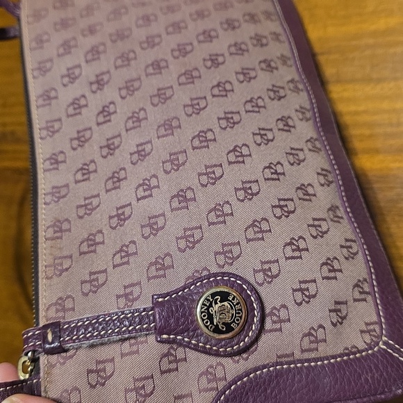 Dooney & Bourke Vintage purple logo canvas and dark purple shoulder bag - Picture 11 of 16